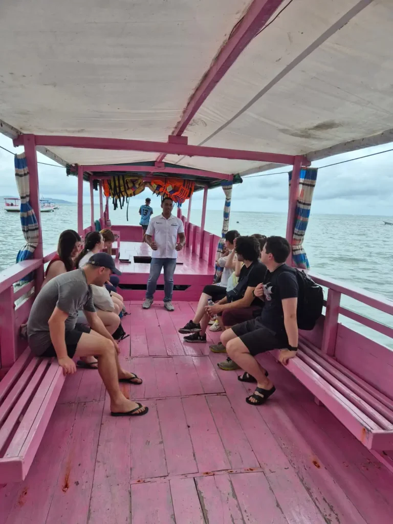 akses menuju ke gua rangko