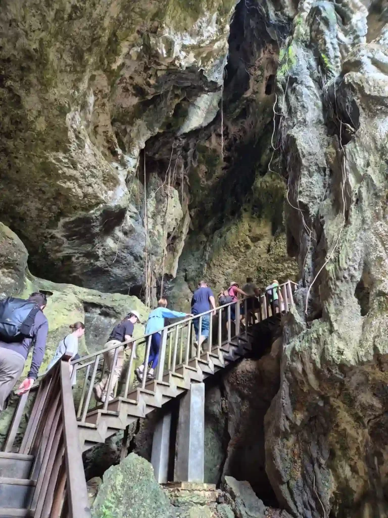 goa batu cermin labuan bajo