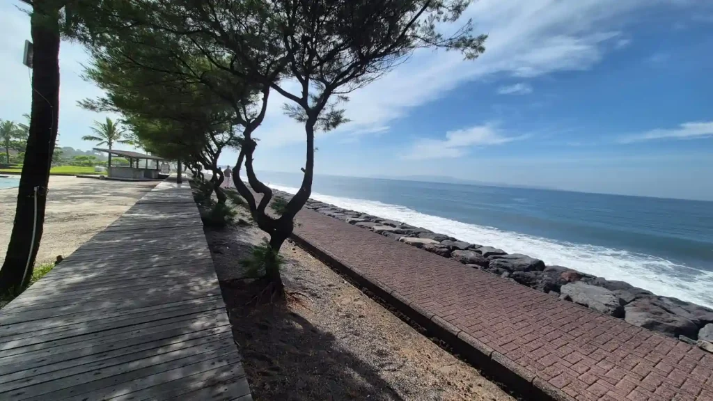 Pemandangan laut di Hotel Wyndam