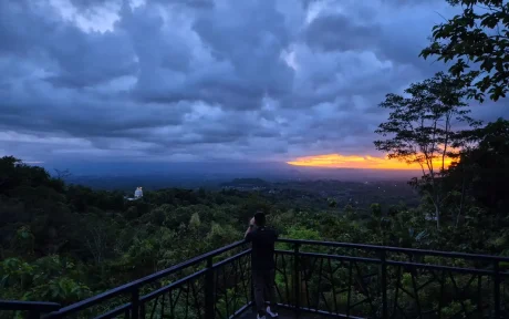 Menunggu sunrise punthuk setumbu