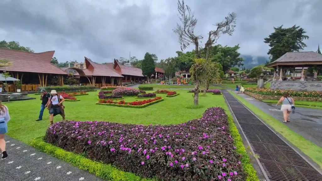 gambar pura ulundanu batur