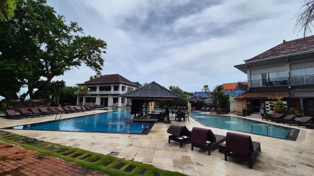 puri saron seminyak photos