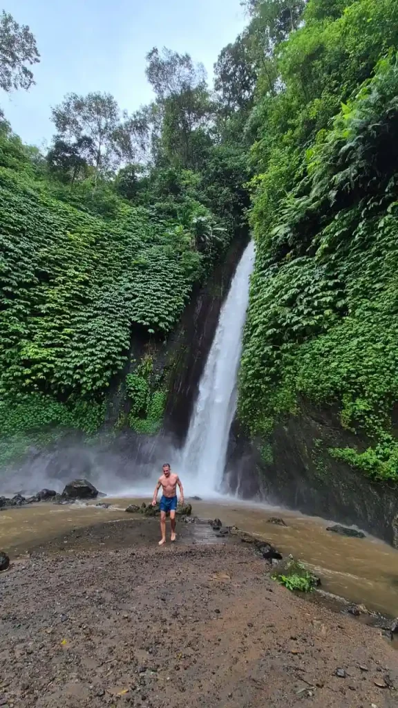 munduk waterfall trekking