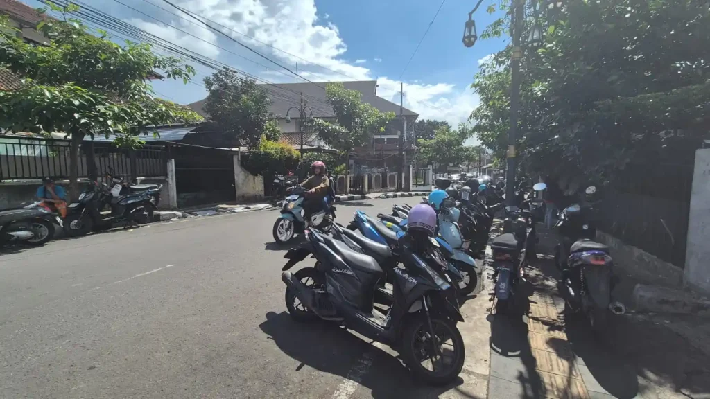 parkir motor gula padi garut