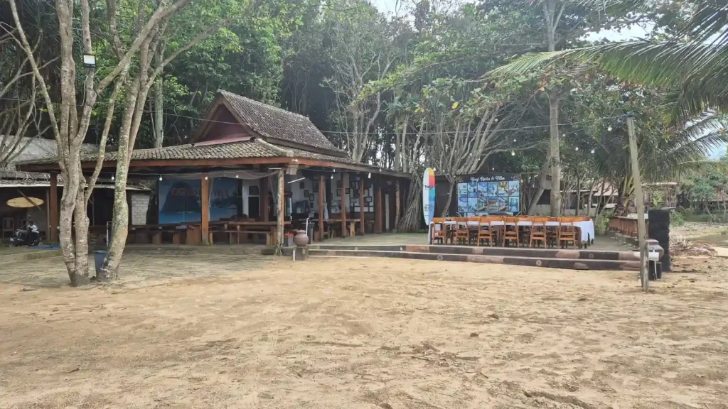 pantai pulau merah banyuwangi regency