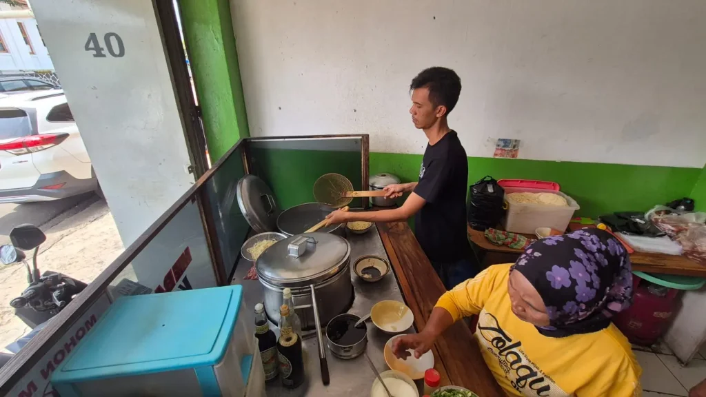 proses penyajian di bakso kmr garut