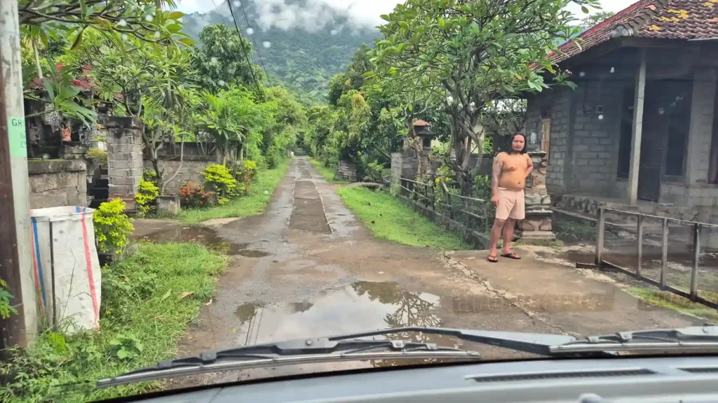 Jalan menuju rich farmer eco house and wellness