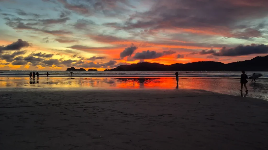 pantai pulau merah banyuwangi