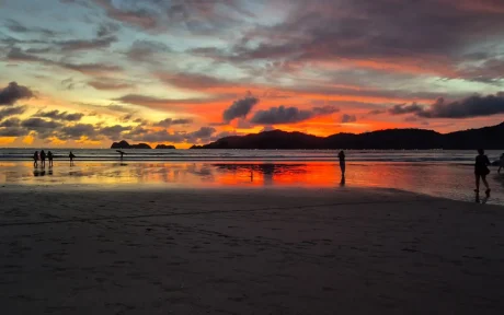 pantai pulau merah banyuwangi
