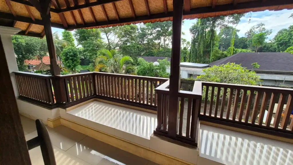 tampilan balkon dari kamar