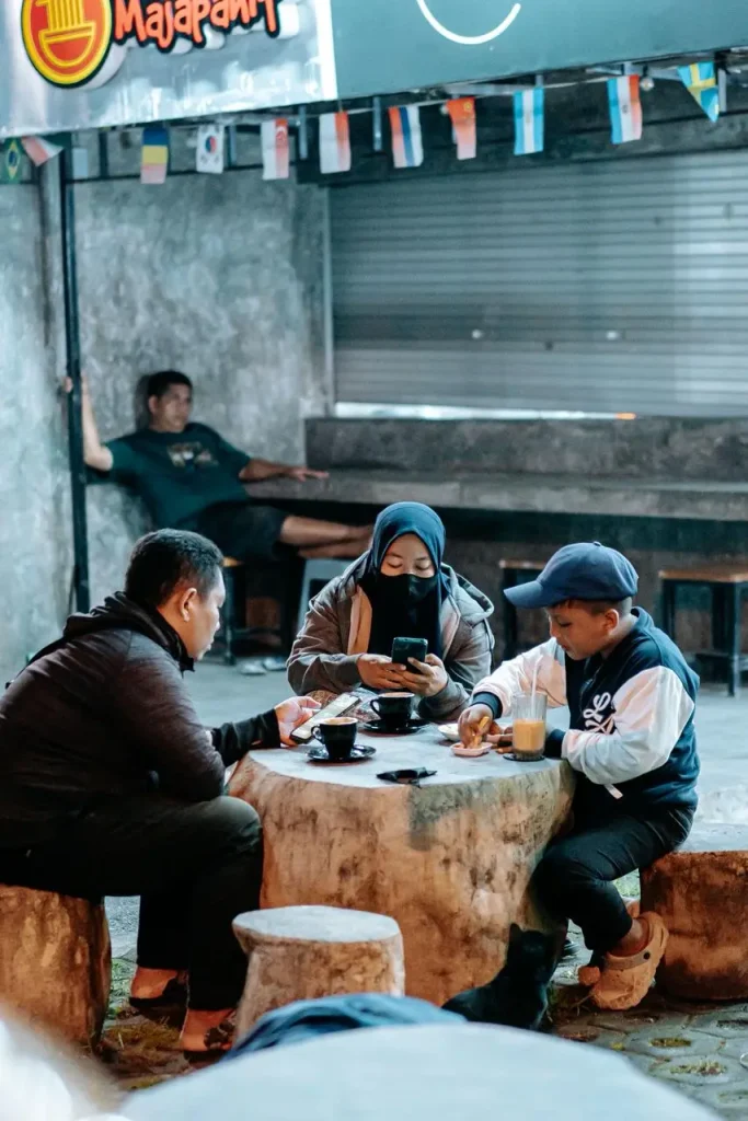 asiknya nongkrong di kopi kota kita