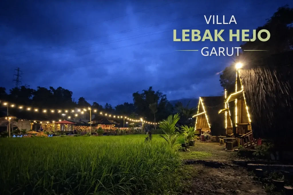villa lebak hejo di malam hari 