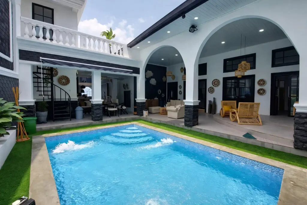kolam renang pribadi 1 Villa Malini 11