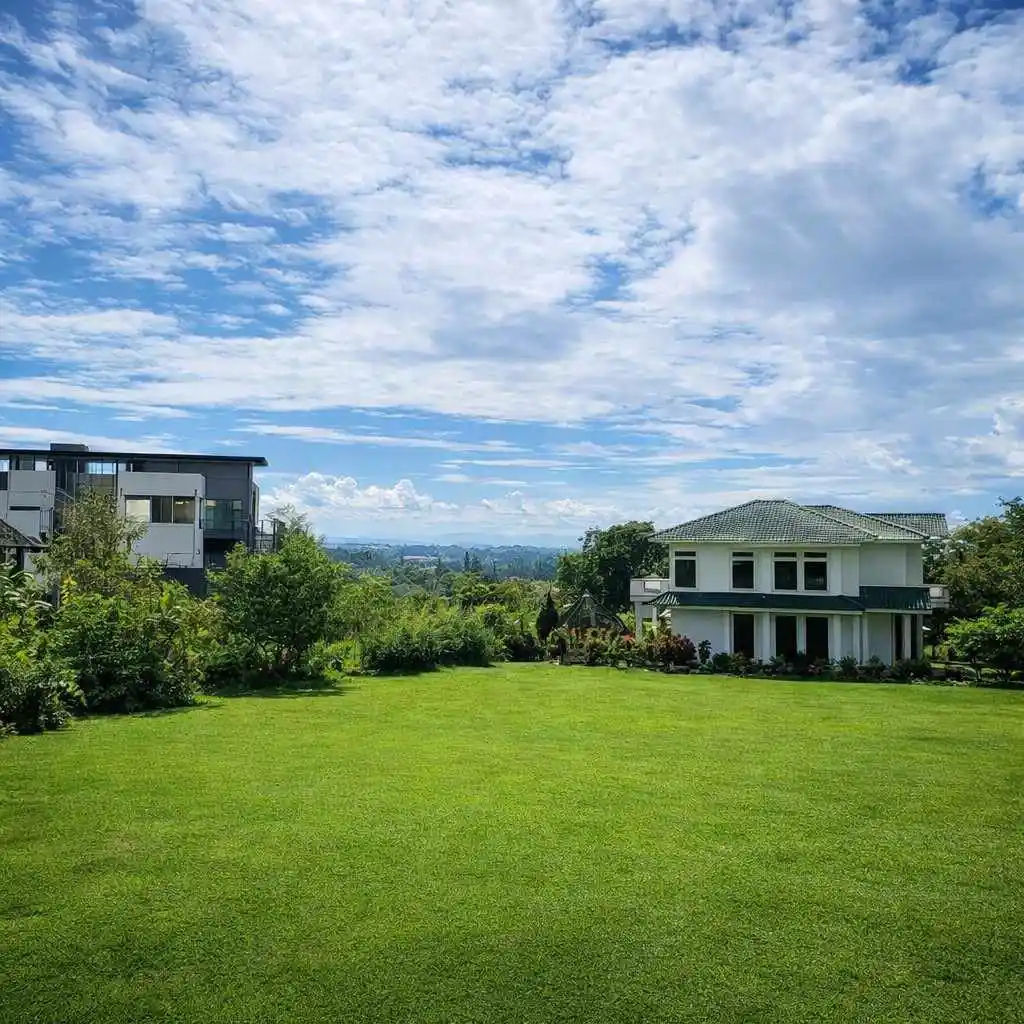 halaman luas di Villa hasha 1